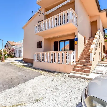 Apartments Senchi Apartment Razanj